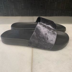New Velvet slip-ons sandals